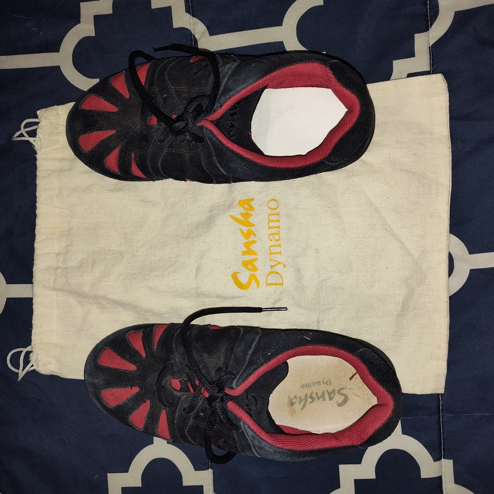 Black and Red Flexible Sneakers with Split-Sole Design